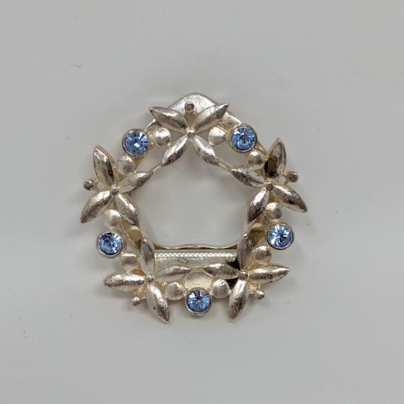 Vintage 1950s Silver Tone Floral Wreath Scarf Clip Blue Rhinestones - Picture 3 of 5